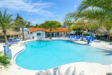 beachfront resorts in siesta key.